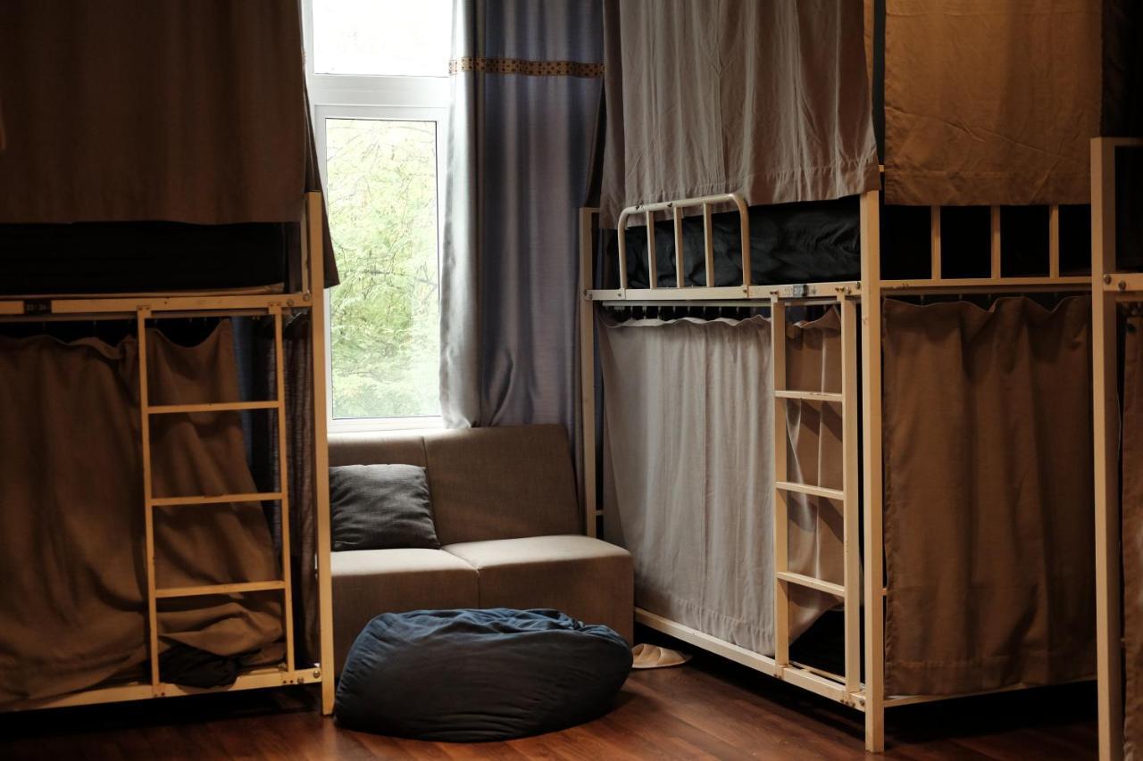 Vy Da Backpacker Hostel Хошимин Экстерьер фото